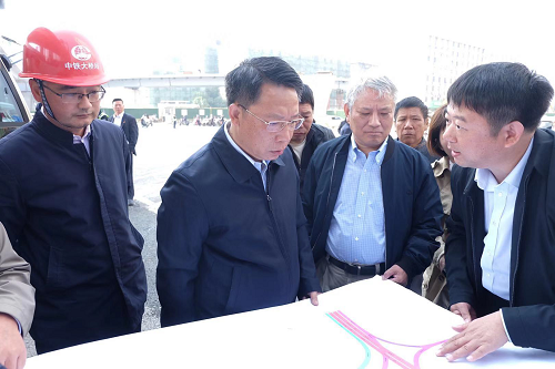 南昌市委副書記、市長劉建洋視察洪都大道快速化改造工程